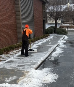Sidewalk clearing at commercial building